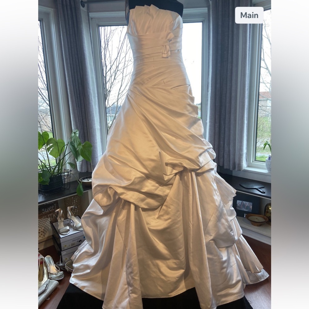 Pronovias White Strapless satin Crisscross Pattern with Pleated Bottom